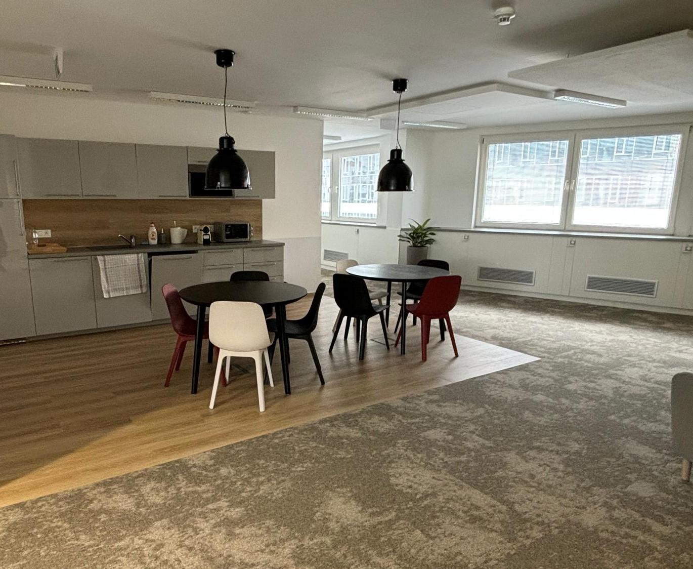 *Reprezentatívne administratívne priestory na Flexifloor v BBC1, 5.posch.