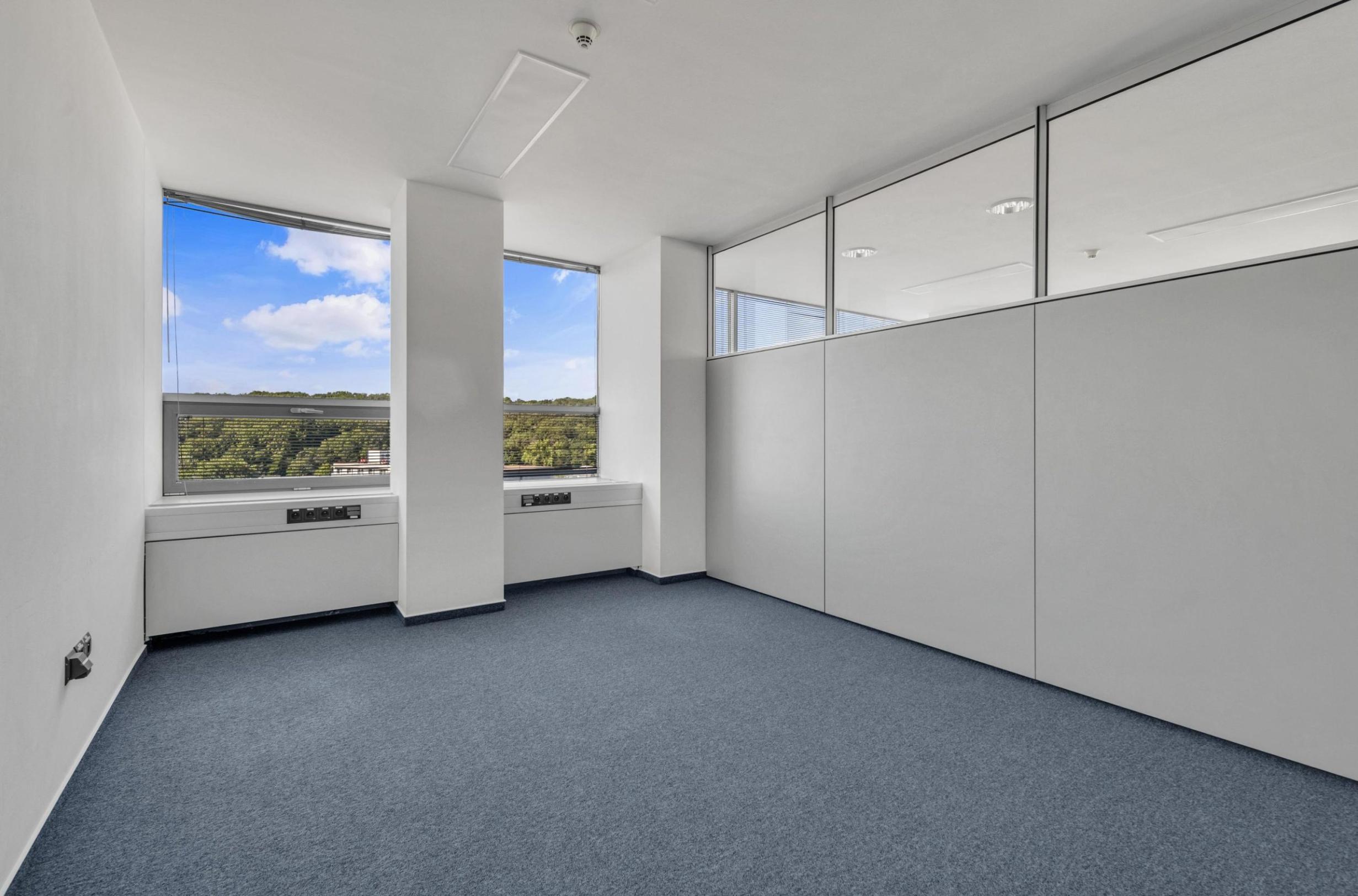 Malá kancelária v modernom objekte na Patrónke, 16,19 m2, 5. posch.