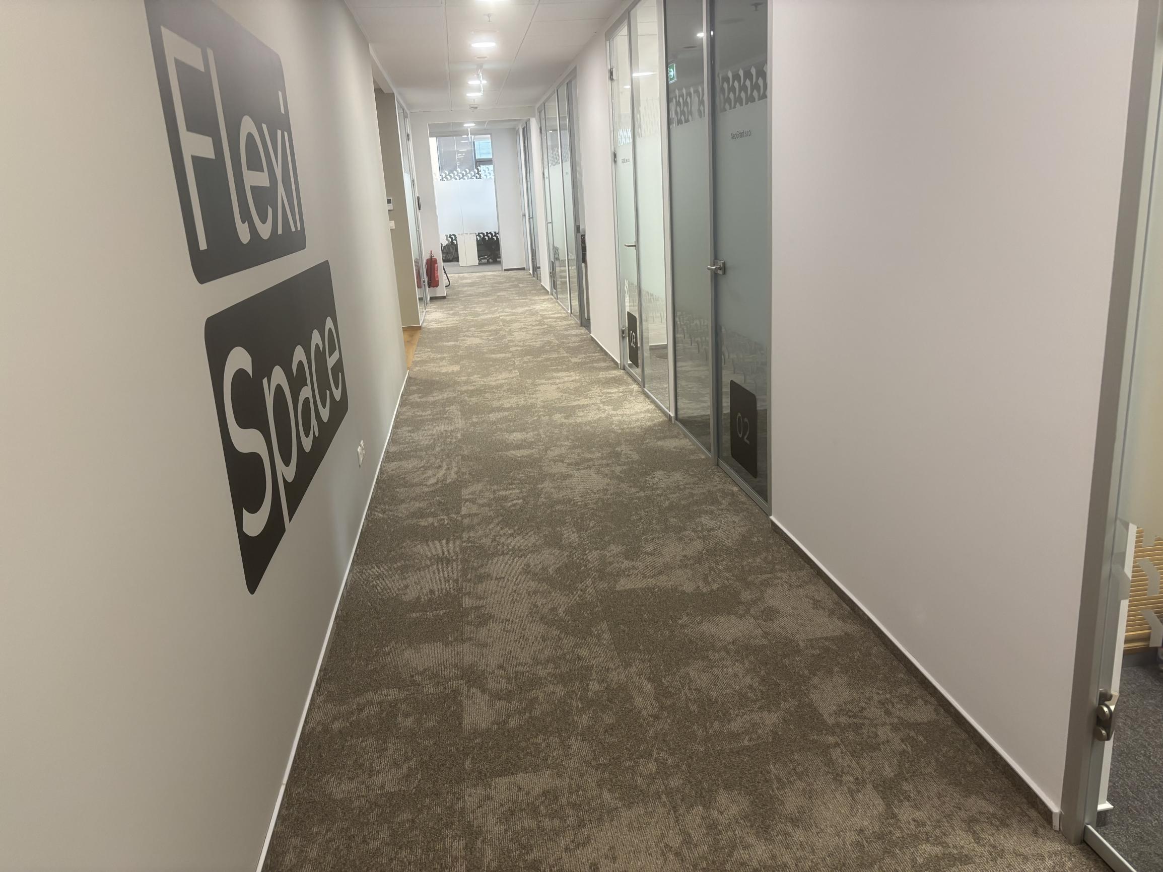 Reprezentatívna kancelária pre 3 osoby, BBC5, FLEXIFLOOR